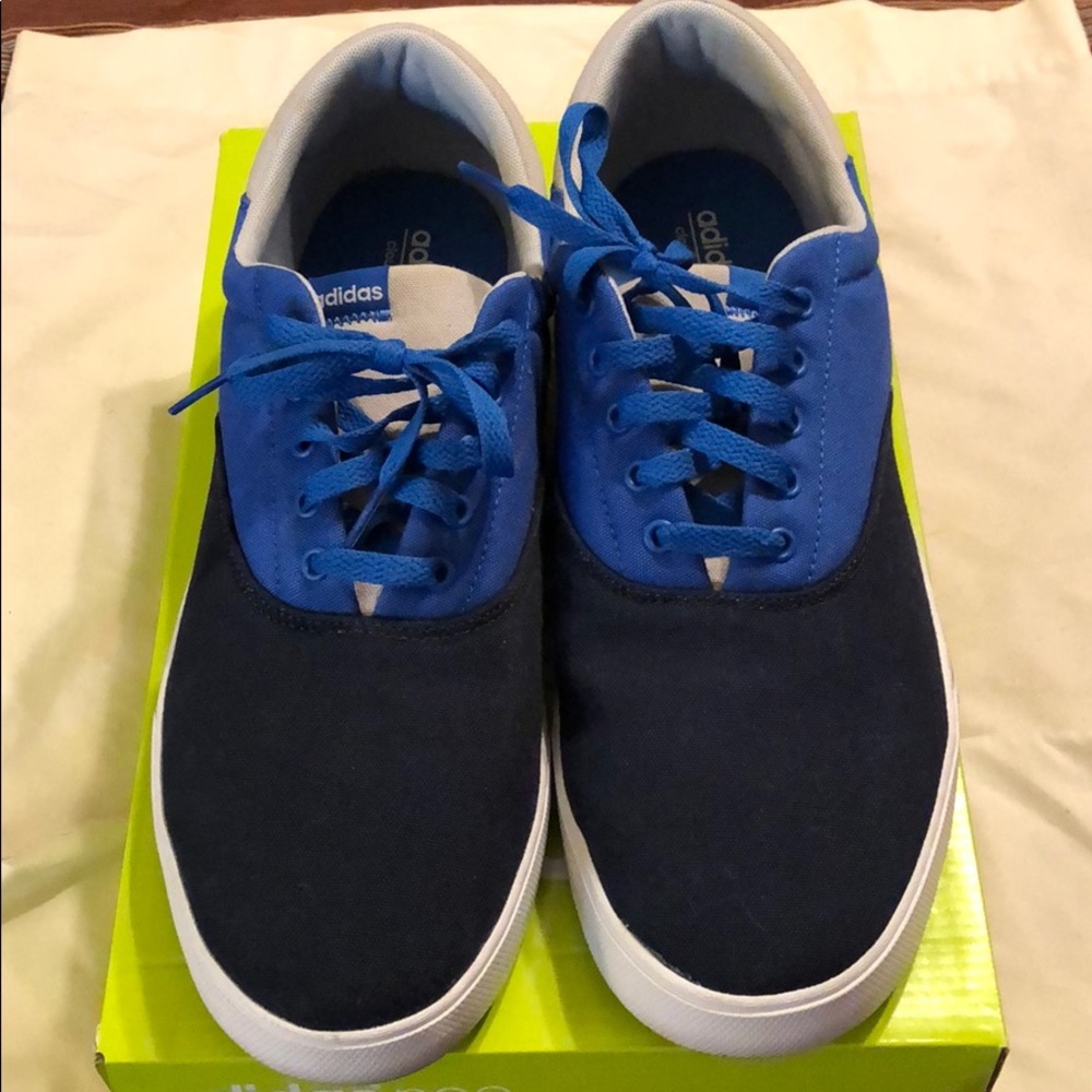 Walking sneaker size 13